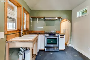 111 Holeman Ave, Eugene, OR 97404 - Photo 30