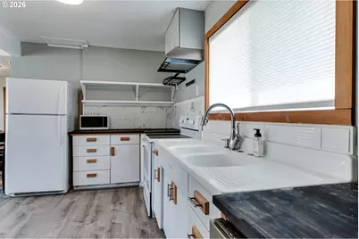 111 Holeman Ave, Eugene, OR 97404 - Photo 12