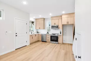 8630 SW 21st Ave, Portland, OR 97213 - Photo 2