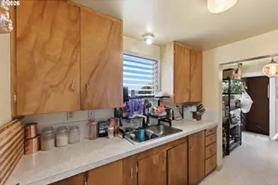 846 S 11th St, Coos Bay, OR 97420 - Photo 16