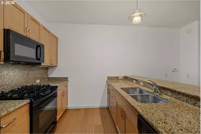 1620 NE Broadway St #206, Portland, OR 97232 - Photo 8