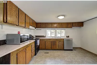 107 Guinevere Ct, Castle Rock, WA 98611 - Photo 6