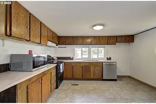 107 Guinevere Ct, Castle Rock, WA 98611 - Photo 6