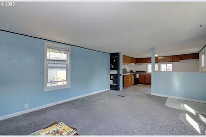 107 Guinevere Ct, Castle Rock, WA 98611 - Photo 4