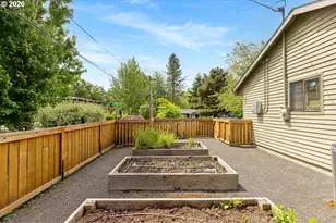 4935 SW Marigold St, Portland, OR 97219 - Photo 30