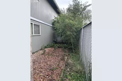 885 NE Sunset St #19, Roseburg, OR 97470 - Photo 6