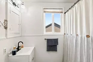 90 E B St, Halsey, OR 97348 - Photo 20