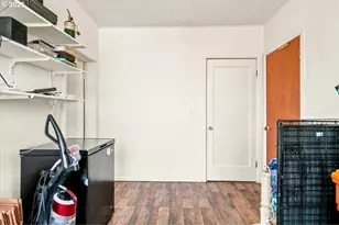 90 E B St, Halsey, OR 97348 - Photo 34