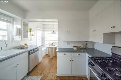 8038 SE Salmon St, Portland, OR 97215 - Photo 12