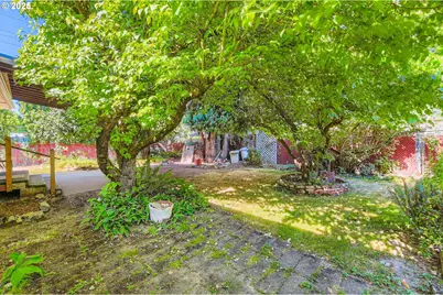 9832 N Van Houten Ave, Portland, OR 97203 - Photo 30