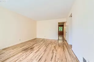 9832 N Van Houten Ave, Portland, OR 97203 - Photo 8