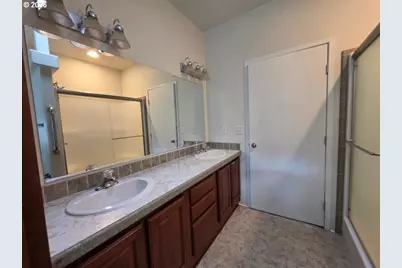 624 Dufur Ave, Maupin, OR 97037 - Photo 22