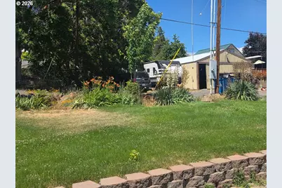 624 Dufur Ave, Maupin, OR 97037 - Photo 12