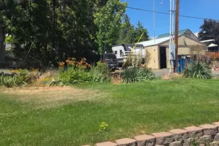 624 Dufur Ave, Maupin, OR 97037 - Photo 12