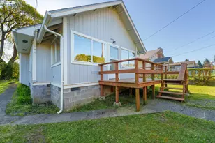 1887 Madrona St, North Bend, OR 97459 - Photo 4