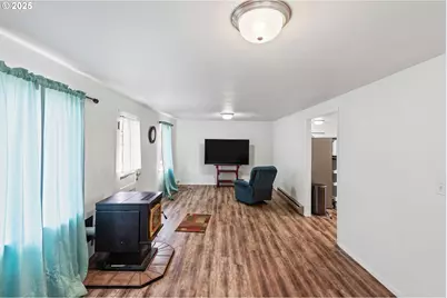 90828 Henderson Ln, Coos Bay, OR 97420 - Photo 10