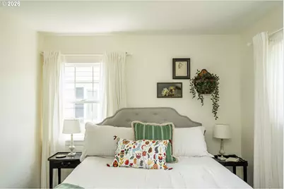 10910 NE Hancock St, Portland, OR 97220 - Photo 24