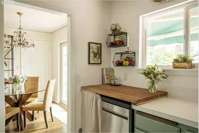 10910 NE Hancock St, Portland, OR 97220 - Photo 22