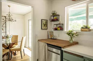 10910 NE Hancock St, Portland, OR 97220 - Photo 22