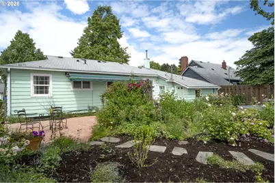 10910 NE Hancock St, Portland, OR 97220 - Photo 40