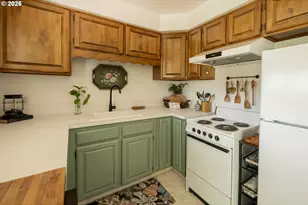 10910 NE Hancock St, Portland, OR 97220 - Photo 18
