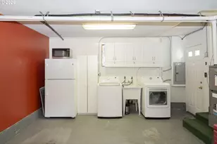 10910 NE Hancock St, Portland, OR 97220 - Photo 44