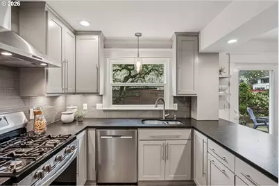 7670 SW Danielle Ave, Beaverton, OR 97008 - Photo 12