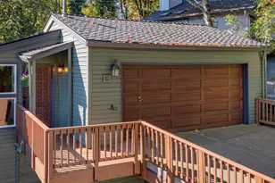 6 Adams Ct, Lake Oswego, OR 97035 - Photo 2