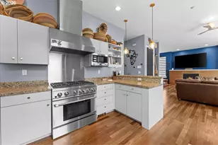 2140 NW 16th Ave, Portland, OR 97209 - Photo 12