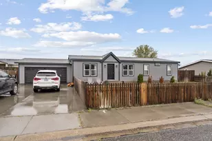 304 NE Davaly Ave, Boardman, OR 97818 - Photo 2