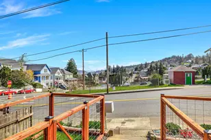 933 8th St, Astoria, OR 97103 - Photo 2