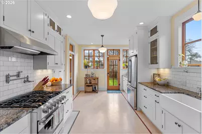 2276 SE Spruce Ave, Portland, OR 97214 - Photo 16