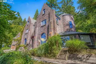 4224 SW Melville Ave, Portland, OR 97239 - Photo 2