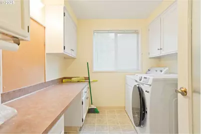 6679 Huntington Cir SE, Salem, OR 97306 - Photo 12