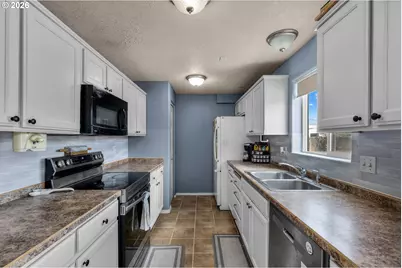 648 NE Cougar Loop, Prineville, OR 97754 - Photo 8