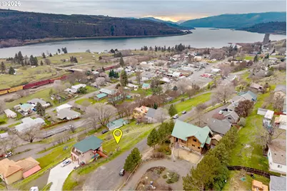 812 Klickitat St, Lyle, WA 98635 - Photo 4