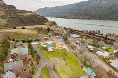 812 Klickitat St, Lyle, WA 98635 - Photo 6