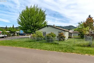 66 NW Cary St, Winston, OR 97496 - Photo 44