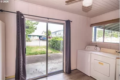 66 NW Cary St, Winston, OR 97496 - Photo 36