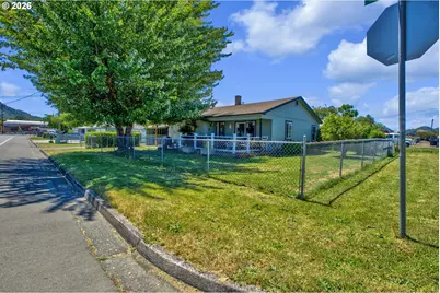 66 NW Cary St, Winston, OR 97496 - Photo 2
