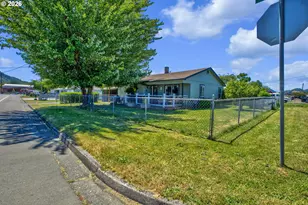 66 NW Cary St, Winston, OR 97496 - Photo 2