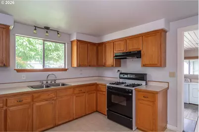 66 NW Cary St, Winston, OR 97496 - Photo 12