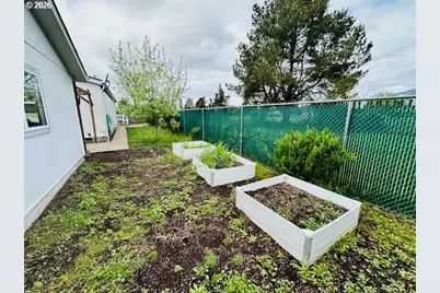 2438 Maia Loop, Springfield, OR 97477 - Photo 30