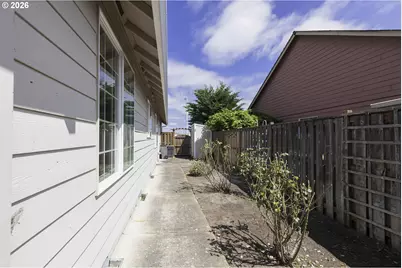 1964 NW Cottonwood Dr, McMinnville, OR 97128 - Photo 28