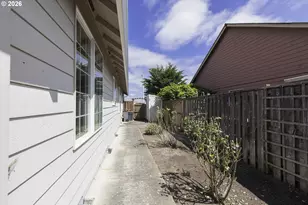 1964 NW Cottonwood Dr, McMinnville, OR 97128 - Photo 28