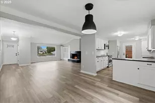 1371 NE Barnes Ct, Gresham, OR 97030 - Photo 10