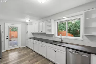 1371 NE Barnes Ct, Gresham, OR 97030 - Photo 12