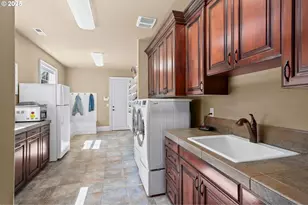 8438 Cascade Hwy, Silverton, OR 97381 - Photo 16