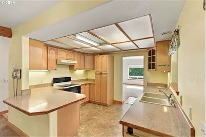 1232 S 12th St, Coos Bay, OR 97420 - Photo 8