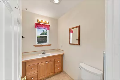 1232 S 12th St, Coos Bay, OR 97420 - Photo 6